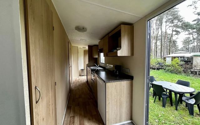 Residence With a Spacious Garden Located in a Child-friendly Park