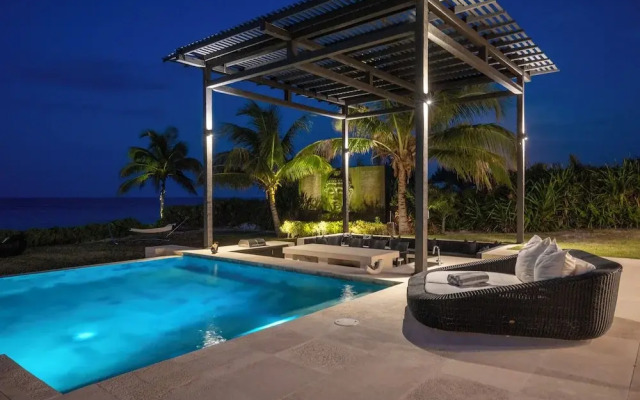 Oceanfront Oasis: Renovated Villa With Pool