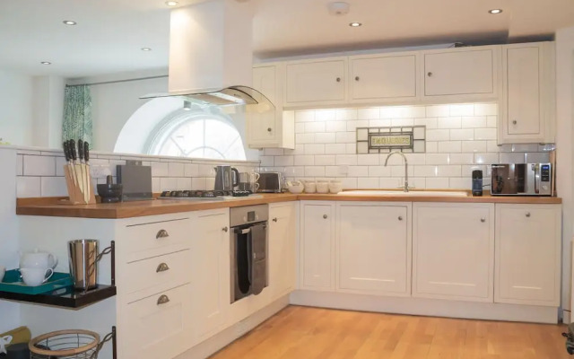 Panda Sanctuaries, Kensington Chapel Apartment