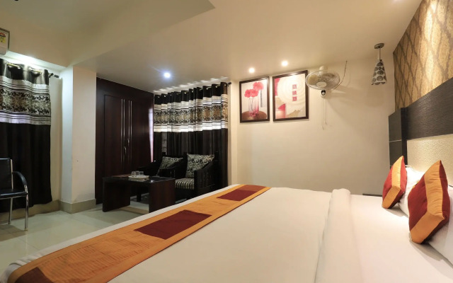 Oyo 23403 Hotel Rashmi