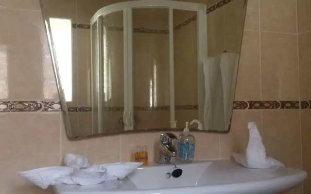 Apartment With Swimming Pool Near the Beach