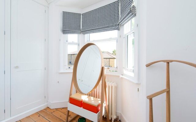 Fashionable 3BR Family Home in Battersea