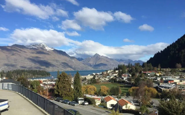 Queenstown's Best Downtown Location - Great Views