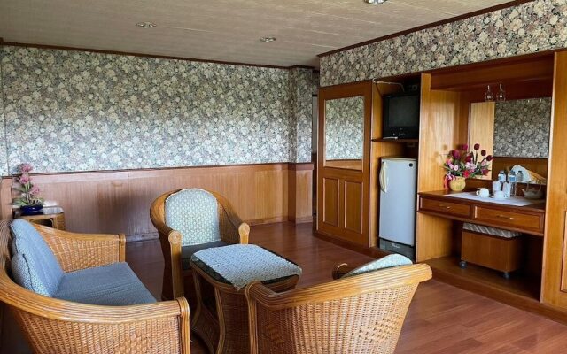 Sakol Grand Palace Hotel