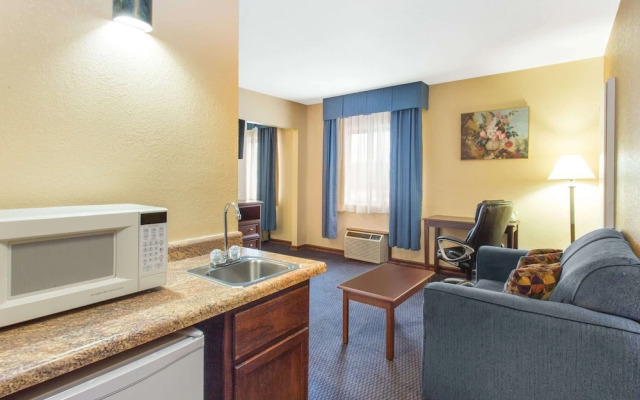 Baymont Inn & Suites Waukesha