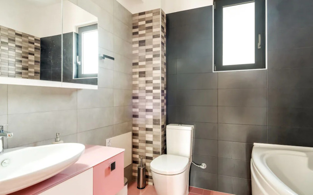 Villa in Adelianos Kampos With Pool