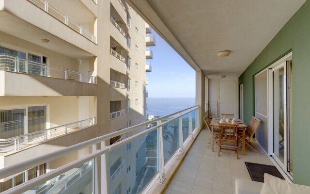 Luxury Apt with Side Sea Views & Pool, Top Location