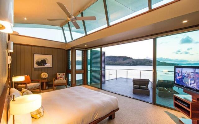 Yacht Club Villas