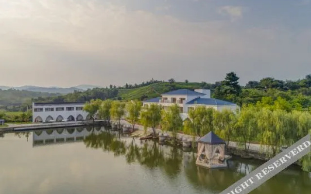 Zhi Lan Qiu Lakeside Homestay