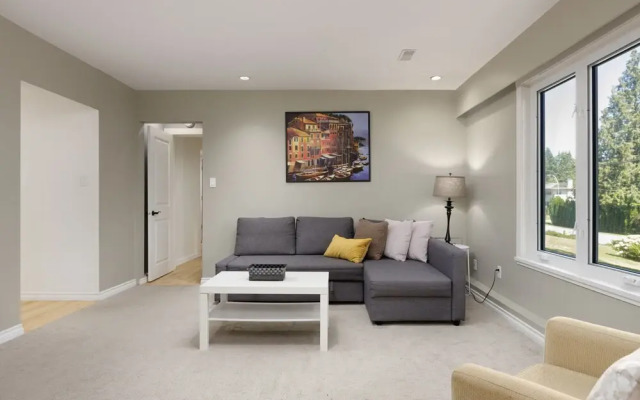 981 Bayview Dr