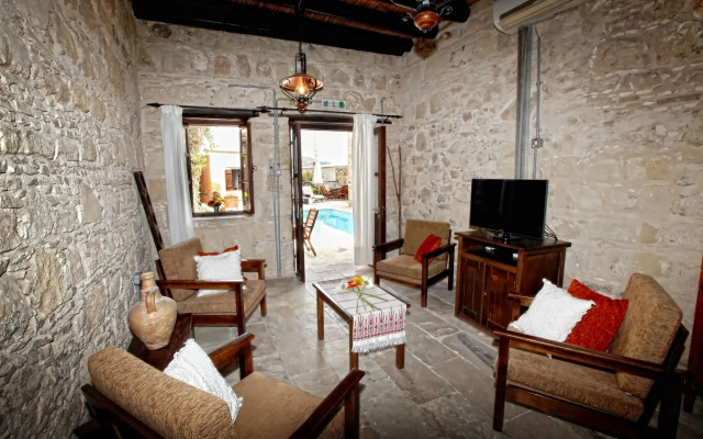 Leonidas Village Houses