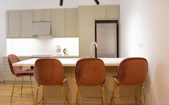 Classy Chic Design Apartment with Balcony At Acropolis