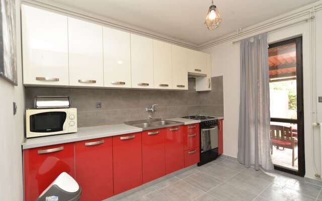 Apartment 843