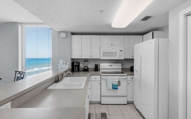 Majestic Beach Towers by iTrip