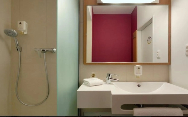 B&B HOTEL Paris Romainville Noisy-le-Sec