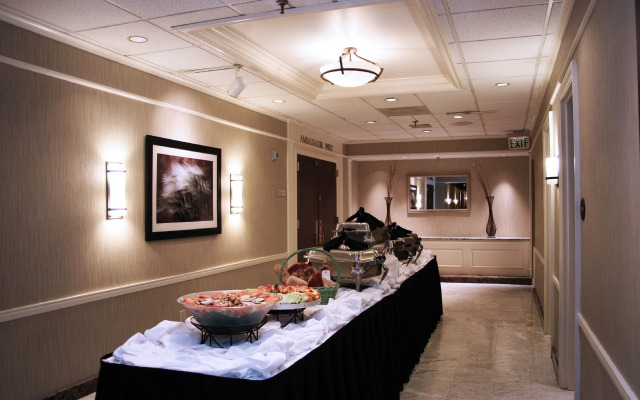 DoubleTree by Hilton St. Louis Airport