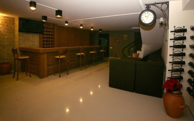 Basilon Hotel