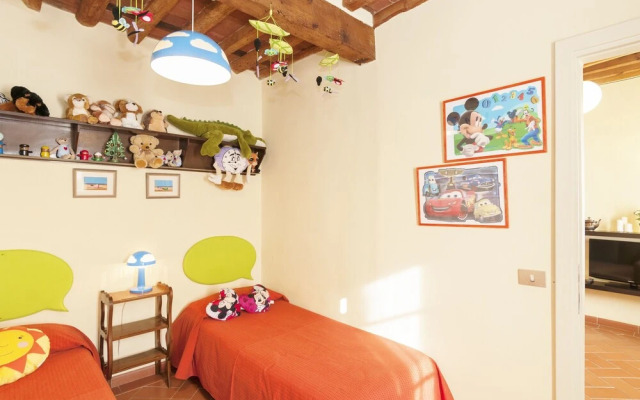 Lucca Walls Dream Apartment