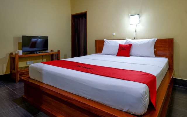 Reddoorz Plus Near Pantai Melase Lombok