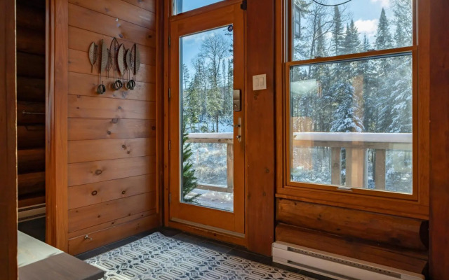 4-Bedroom Chalet Fraternite in Lac-Superieur Tremblant