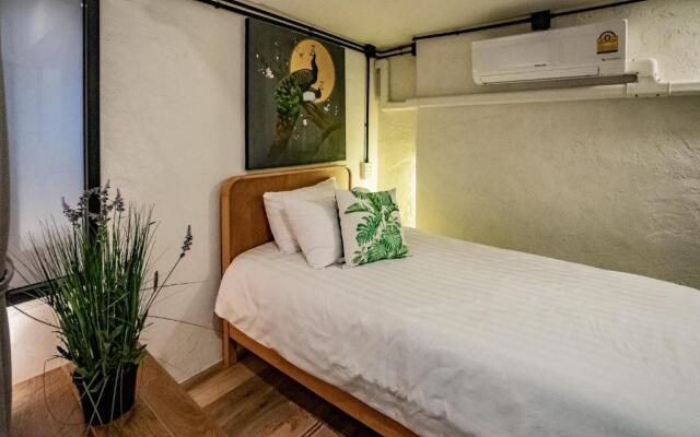 Luxury Industrial Flat 5 Mins From Nimman