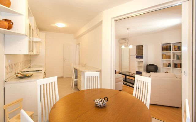 Three Wells Apartment