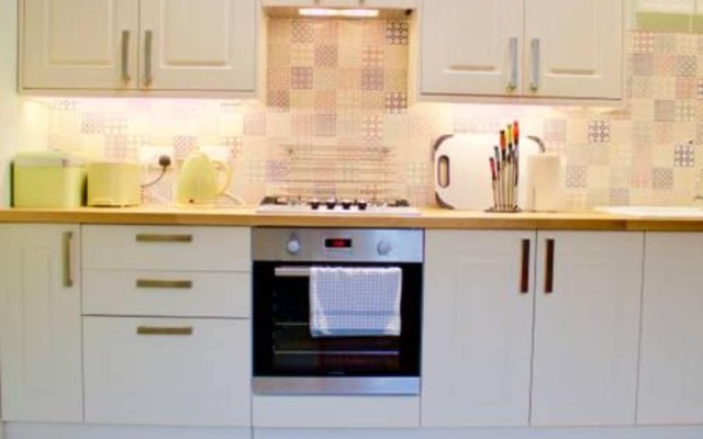 1 Bedroom Flat With Front Garden Sleeps 3