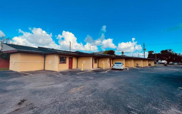 Royal Palms Motel & RV Park