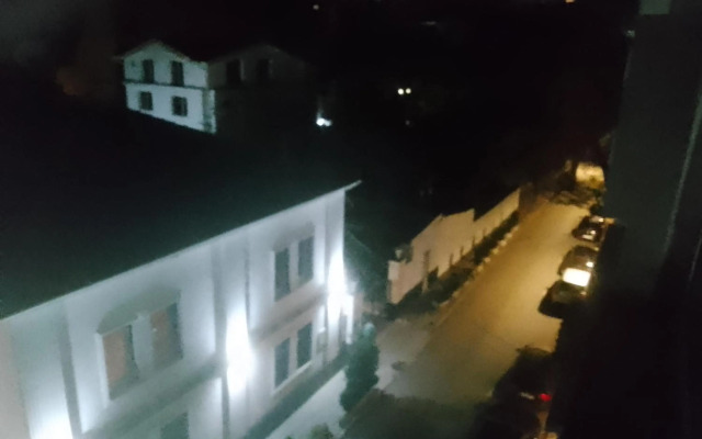 Просторен и добре обзаведен апартамент Oborishte 39 str