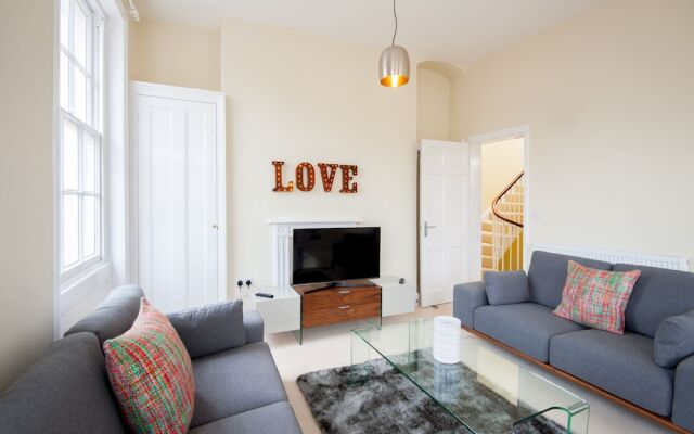 Elliot Oliver- 2 Bedroom Duplex Town Centre Apartment