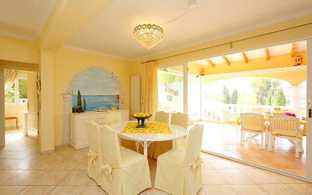 Villa Bombilla