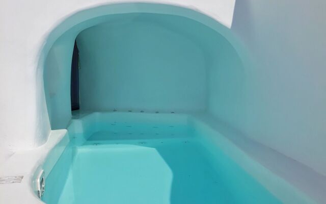 Chelidonia Luxury Suites - Adults Only