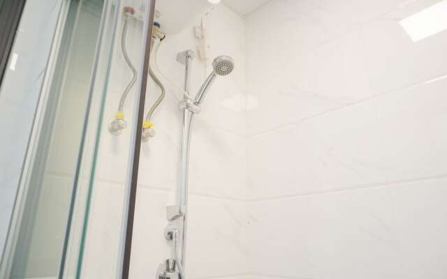 Fully Furnished With Pleasure 2Br At Sky House Bsd Apartment