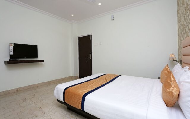 Townhouse OAK Hotel MP Inn