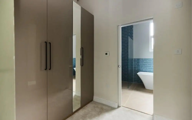 The Brondesbury Park - Sparkling 3bdr Flat With Garden