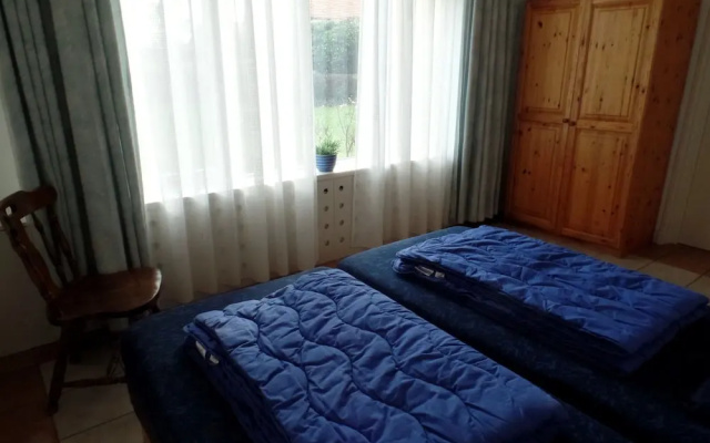 Spacious Home With Fireplace, Near North Sea Beach