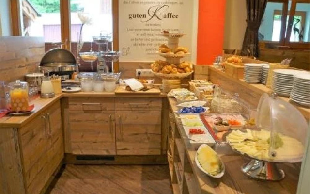 Gästehaus Almrausch, Ferienanlage mit Pool