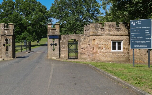 Thistle Close