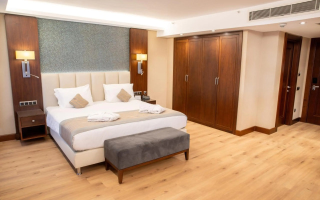 Grand Aras Hotel & Suites