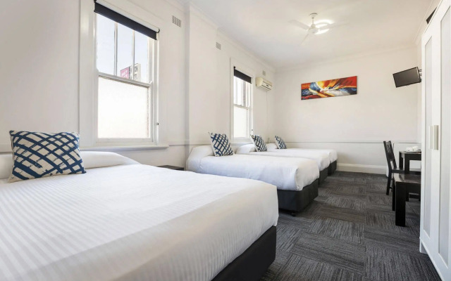 Melton Hotel