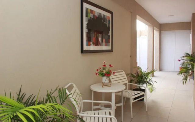 1-bed Self Contained Apartment in Noord With Pool