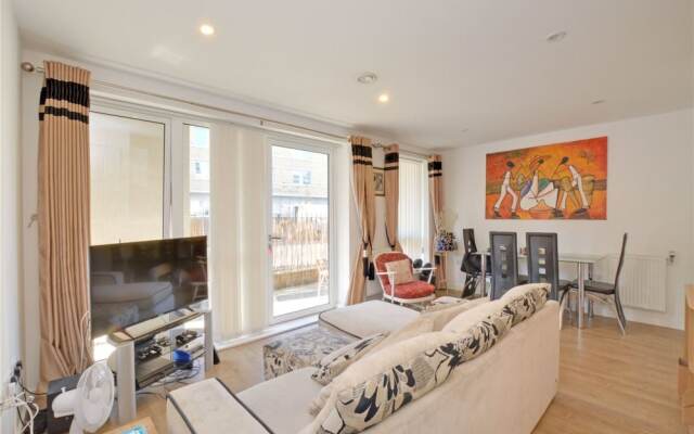 2 Bedroom Flat in Greenwich