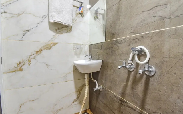 Fabexpress Anandam Palace Guest House