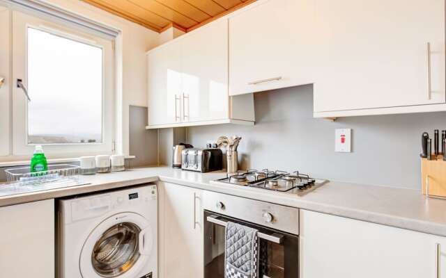 Graceful Apartment in Greenock near Newark Castle