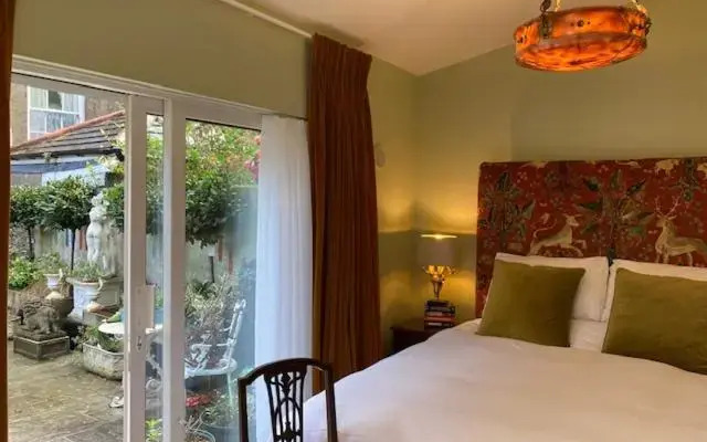West Beach House -Sea Views
