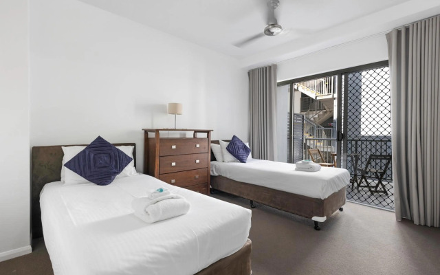 Beaches on Lammermoor Apartments