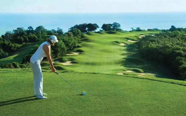 Magnificent 5-Bedroom Estate Villa, Sleeps 12