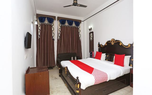 OYO Capital O 5879 Radha Damodar Residency