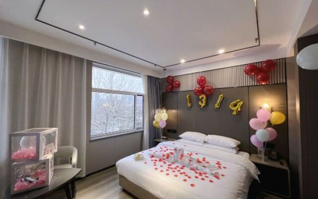 Tuk China Light Residence Hotel