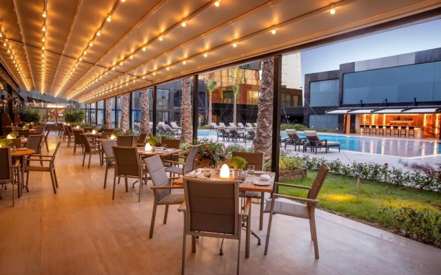 Burgu Arjaan by Rotana Hotel